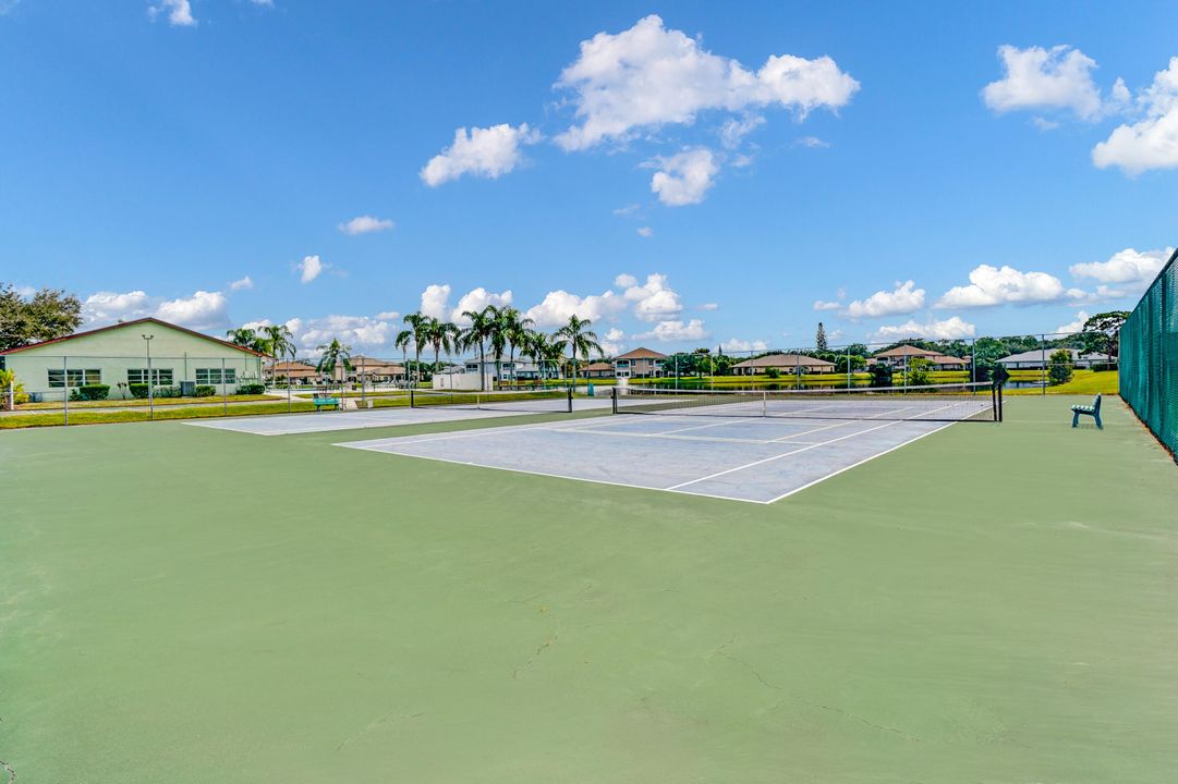 For Sale: $185,000 (1 beds, 2 baths, 1052 Square Feet)