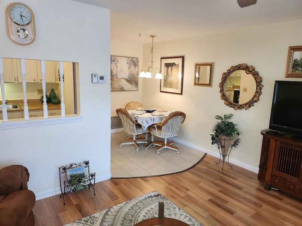 For Sale: $90,000 (1 beds, 1 baths, 612 Square Feet)