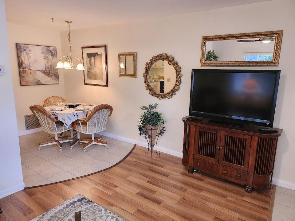 For Sale: $90,000 (1 beds, 1 baths, 612 Square Feet)