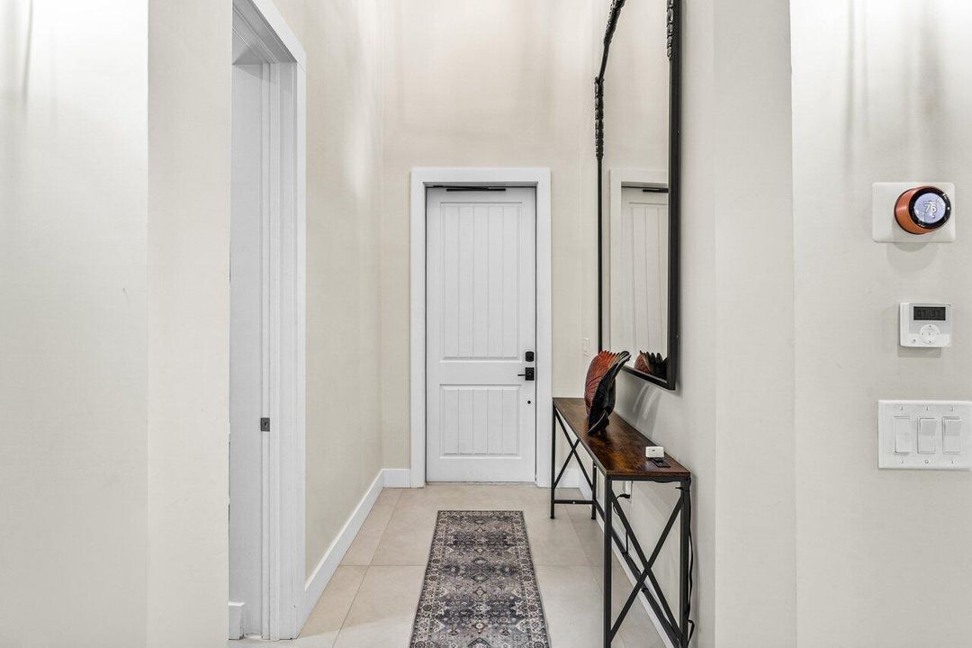 For Rent: $7,000 (2 beds, 2 baths, 1005 Square Feet)