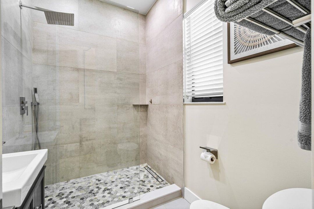 For Rent: $7,000 (2 beds, 2 baths, 1005 Square Feet)