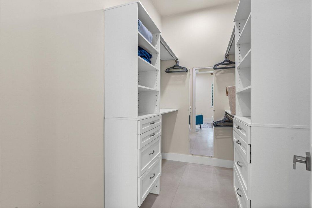 For Rent: $7,000 (2 beds, 2 baths, 1005 Square Feet)