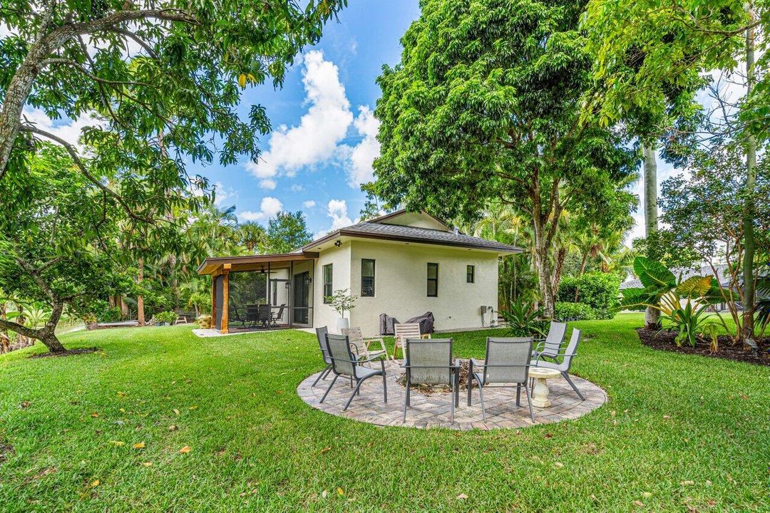 For Rent: $7,000 (2 beds, 2 baths, 1005 Square Feet)