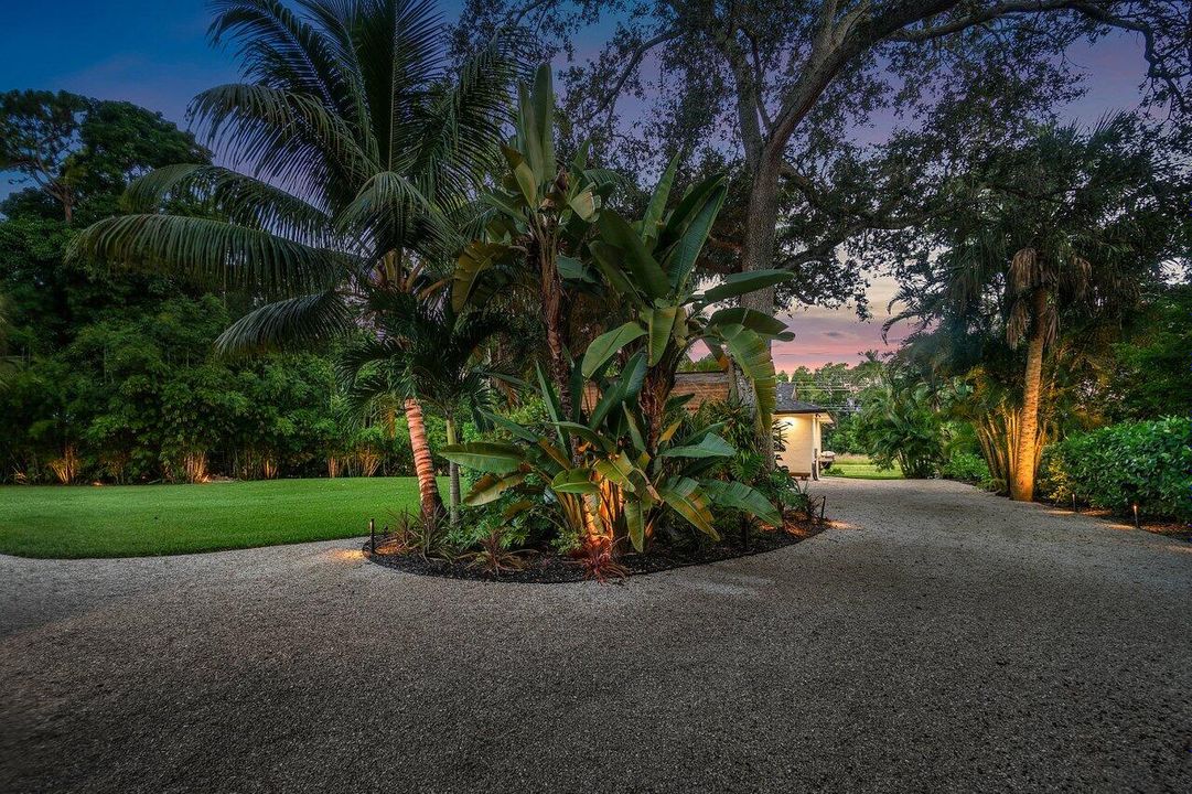 For Rent: $7,000 (2 beds, 2 baths, 1005 Square Feet)