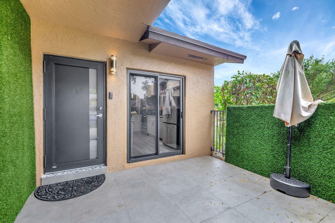 For Sale: $385,000 (2 beds, 2 baths, 1068 Square Feet)