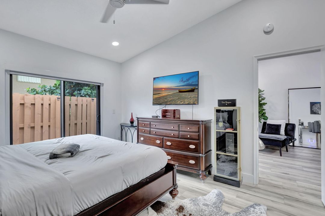 For Sale: $385,000 (2 beds, 2 baths, 1068 Square Feet)