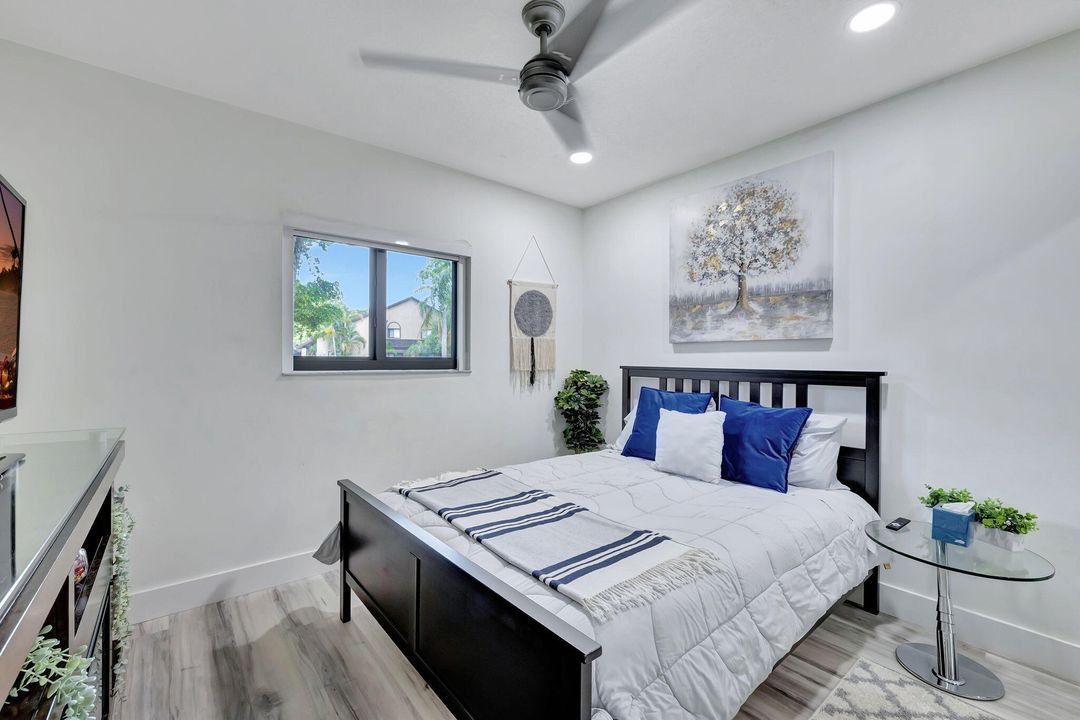 For Sale: $385,000 (2 beds, 2 baths, 1068 Square Feet)