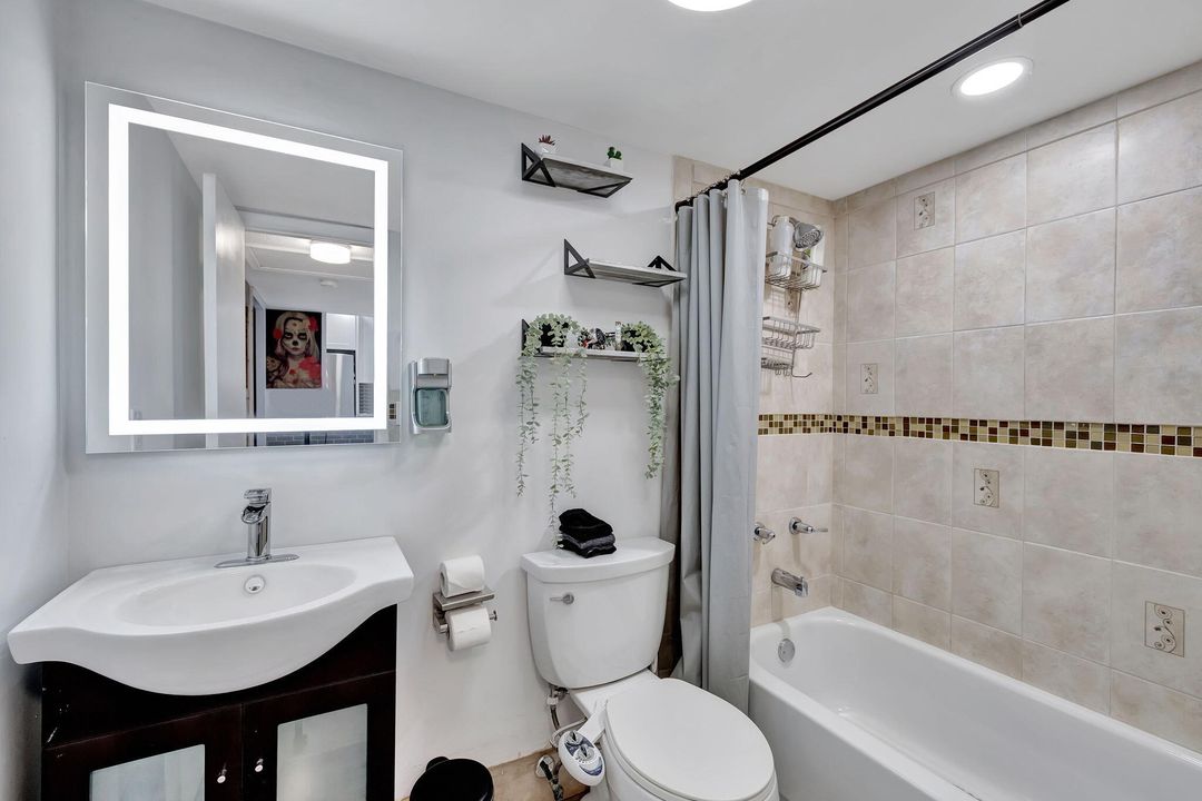 For Sale: $385,000 (2 beds, 2 baths, 1068 Square Feet)