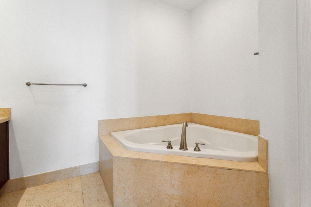 For Rent: $4,750 (2 beds, 2 baths, 1307 Square Feet)