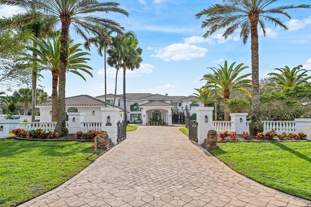 For Sale: $6,995,000 (9 beds, 8 baths, 9479 Square Feet)