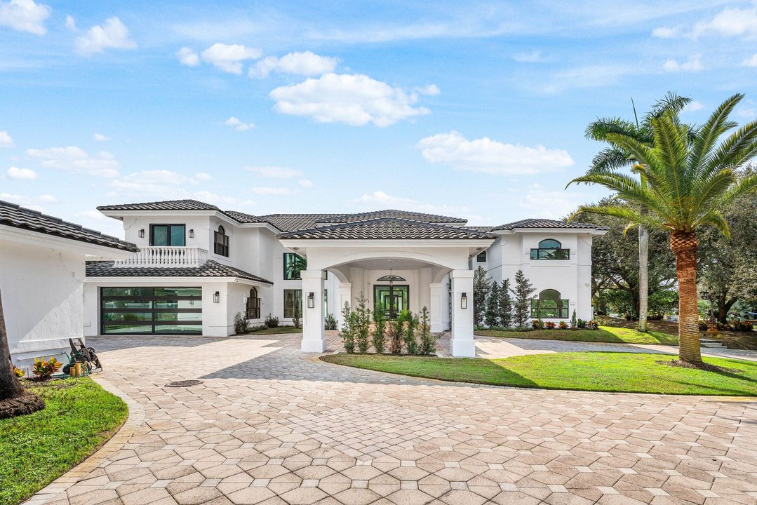 For Sale: $6,995,000 (9 beds, 8 baths, 9479 Square Feet)