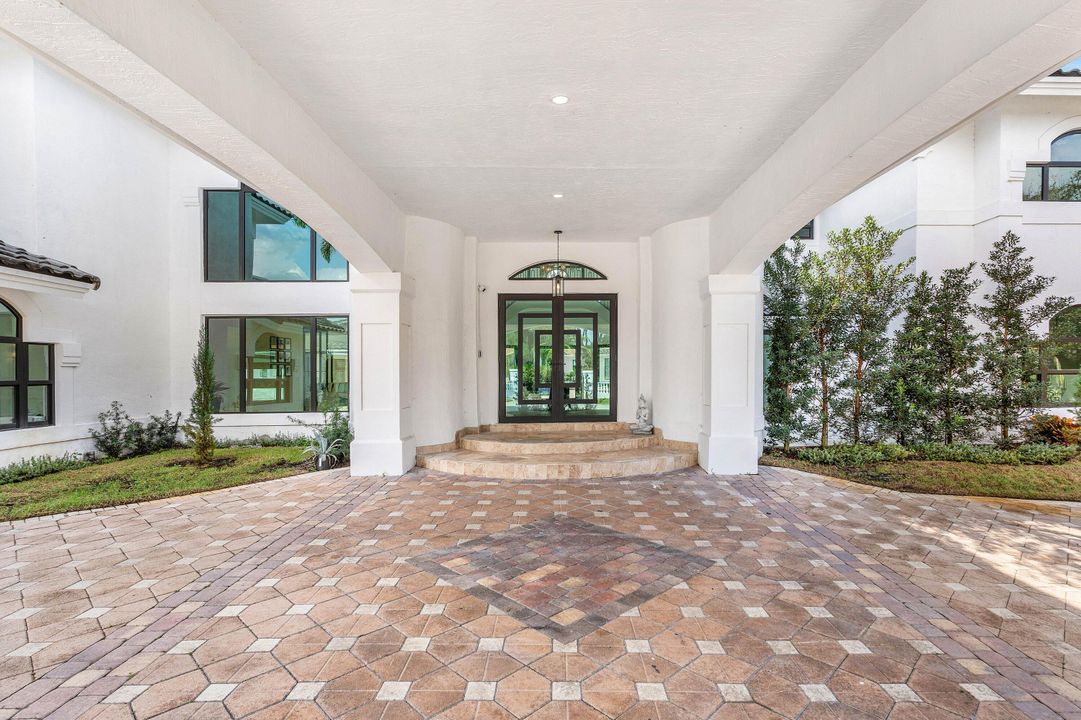 For Sale: $6,995,000 (9 beds, 8 baths, 9479 Square Feet)