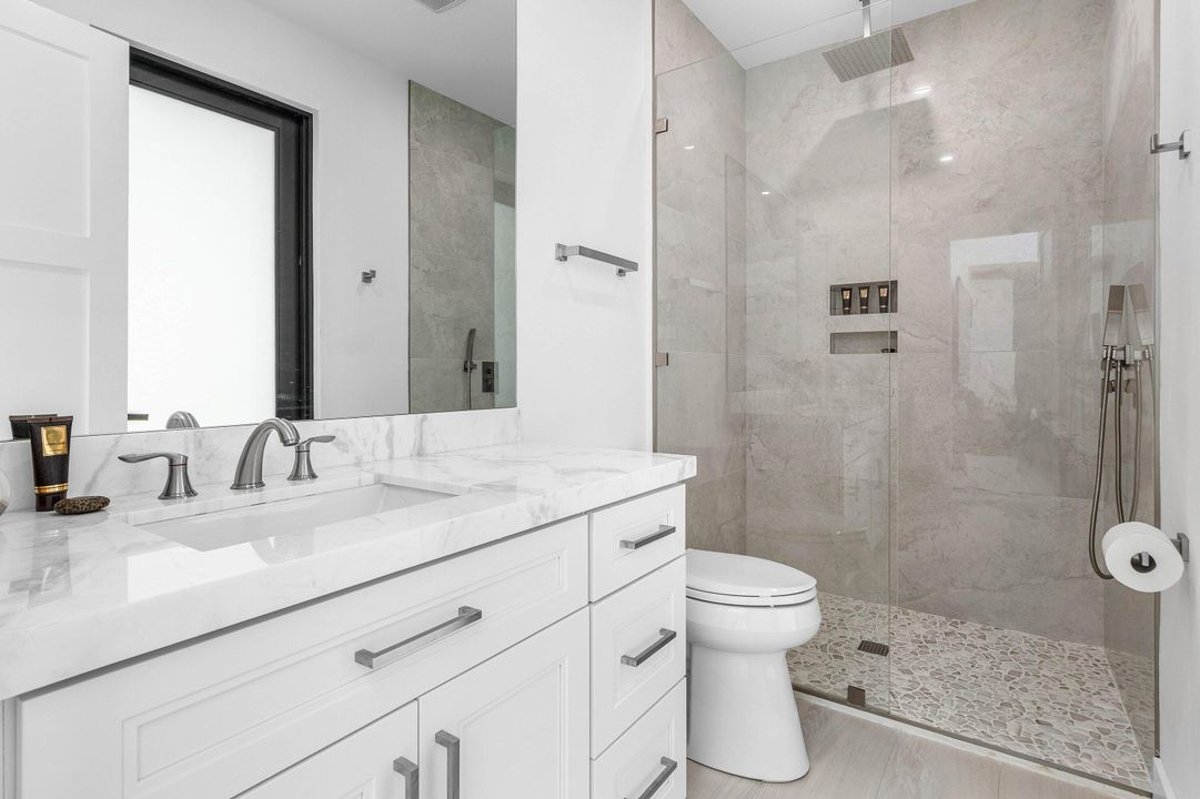 For Sale: $6,995,000 (9 beds, 8 baths, 9479 Square Feet)