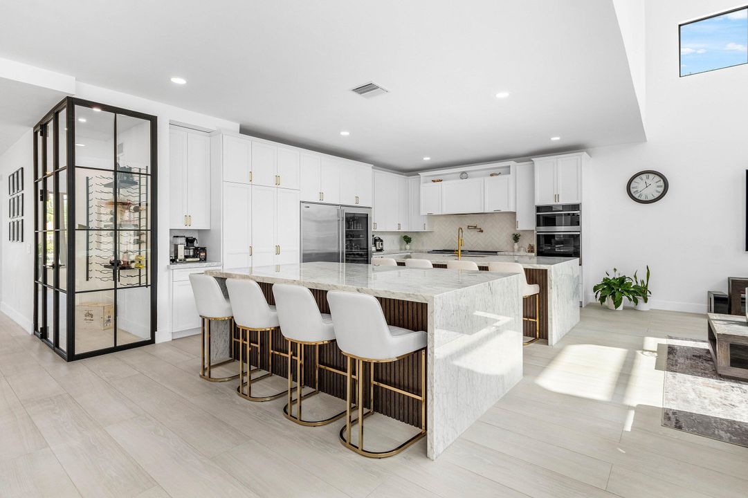 For Sale: $6,995,000 (9 beds, 8 baths, 9479 Square Feet)