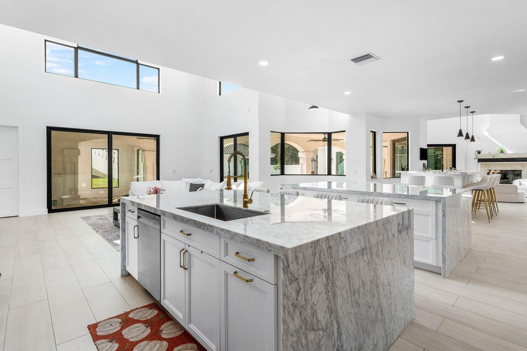 For Sale: $6,995,000 (9 beds, 8 baths, 9479 Square Feet)