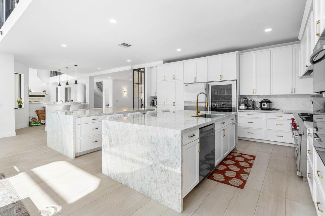 For Sale: $6,995,000 (9 beds, 8 baths, 9479 Square Feet)