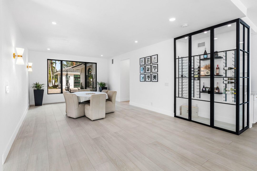 For Sale: $6,995,000 (9 beds, 8 baths, 9479 Square Feet)