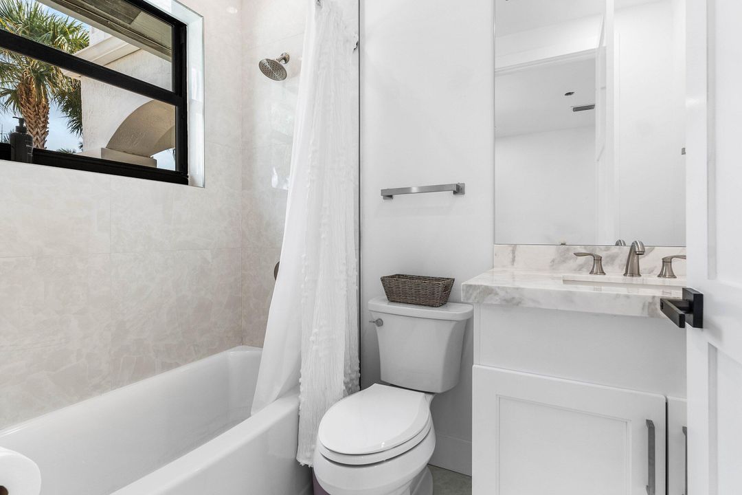 For Sale: $6,995,000 (9 beds, 8 baths, 9479 Square Feet)