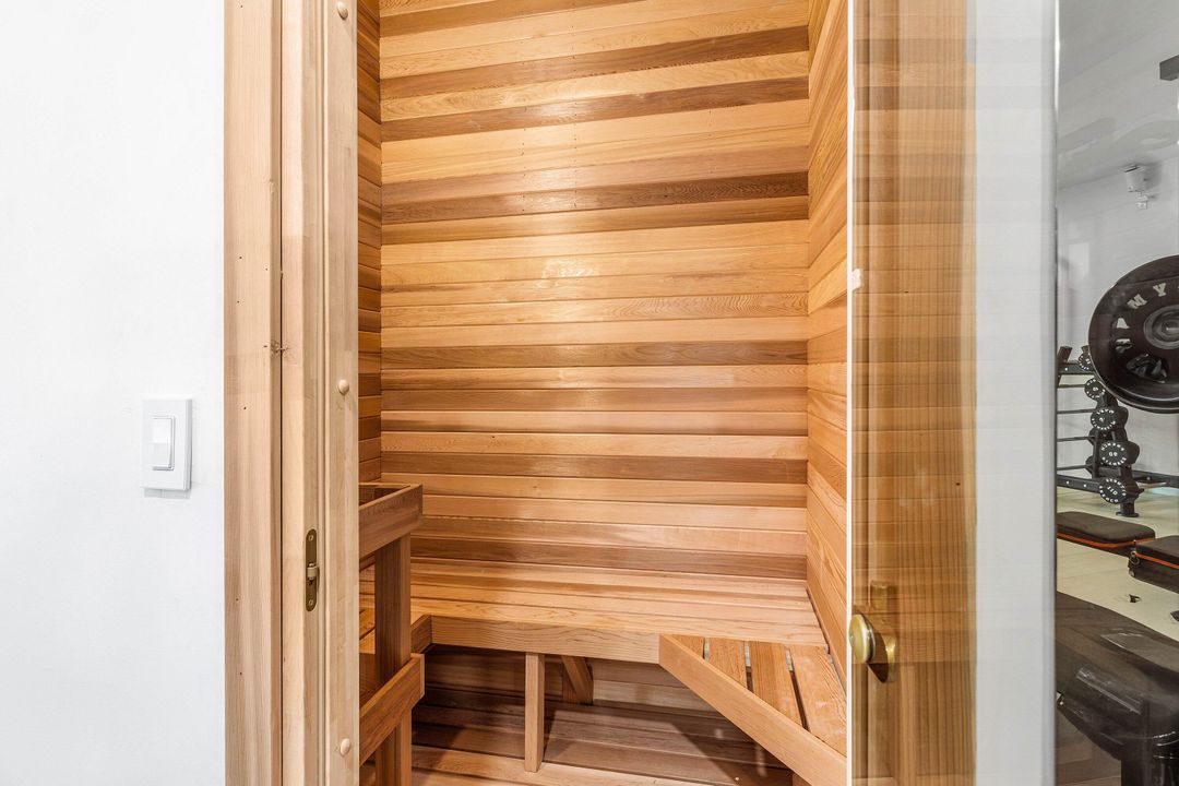 For Sale: $6,995,000 (9 beds, 8 baths, 9479 Square Feet)