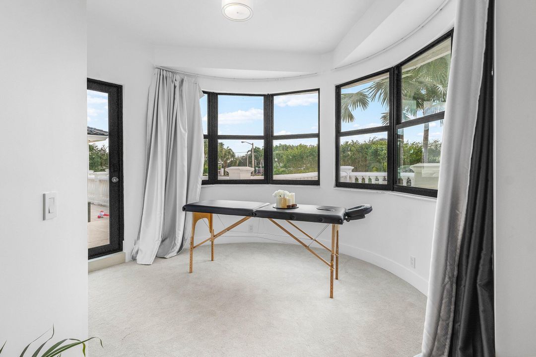 For Sale: $6,995,000 (9 beds, 8 baths, 9479 Square Feet)