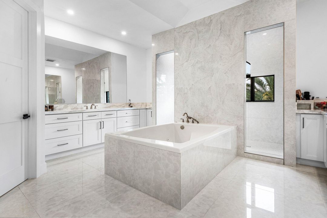 For Sale: $6,995,000 (9 beds, 8 baths, 9479 Square Feet)