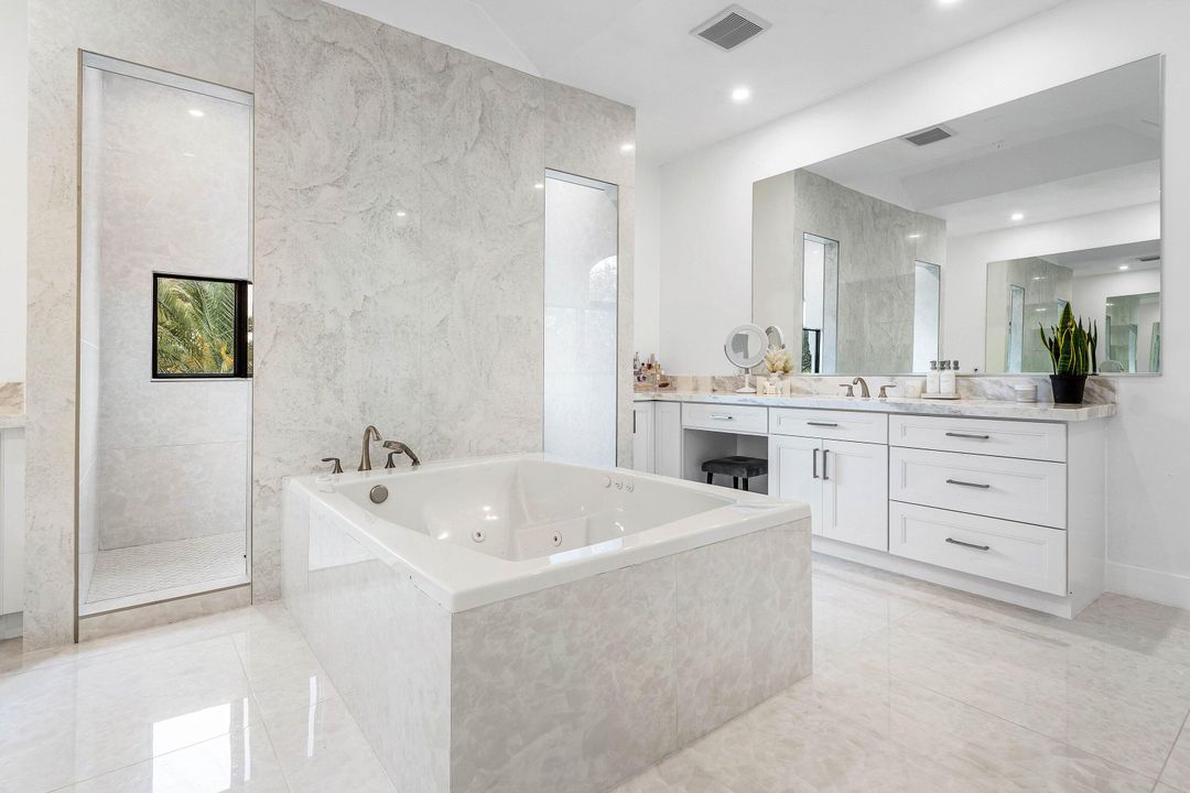 For Sale: $6,995,000 (9 beds, 8 baths, 9479 Square Feet)