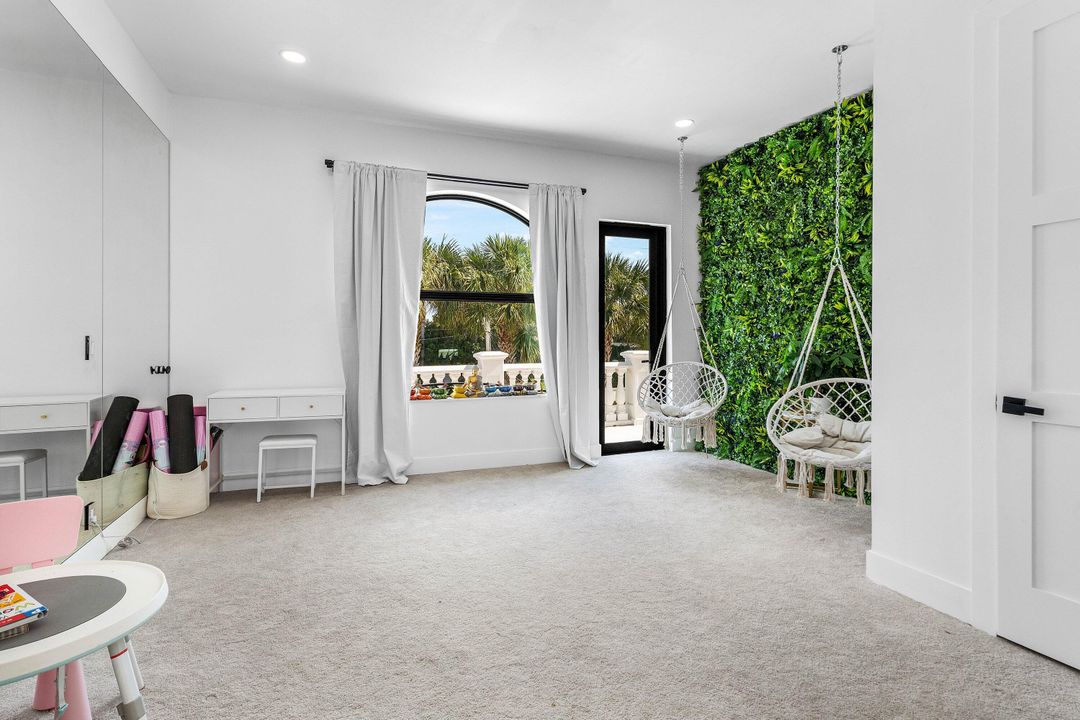 For Sale: $6,995,000 (9 beds, 8 baths, 9479 Square Feet)