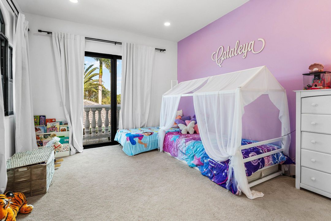 For Sale: $6,995,000 (9 beds, 8 baths, 9479 Square Feet)