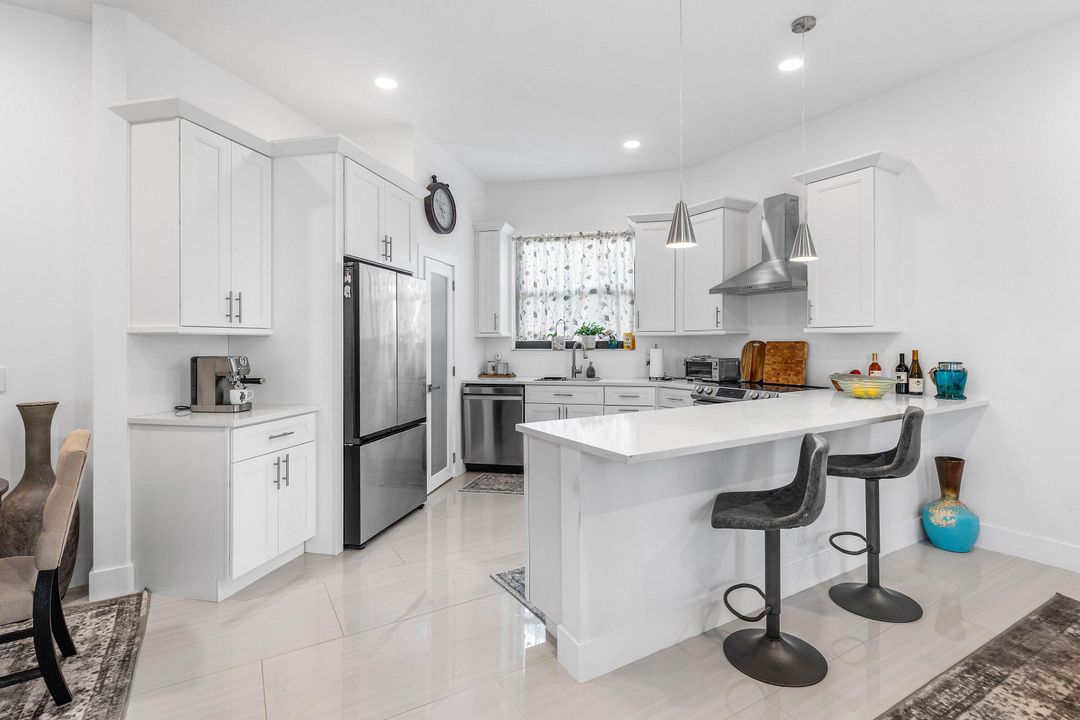 For Sale: $6,995,000 (9 beds, 8 baths, 9479 Square Feet)