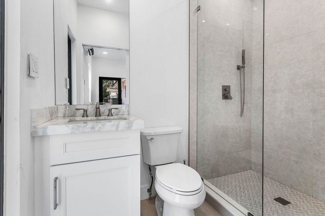 For Sale: $6,995,000 (9 beds, 8 baths, 9479 Square Feet)