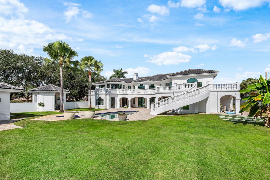 For Sale: $6,995,000 (9 beds, 8 baths, 9479 Square Feet)