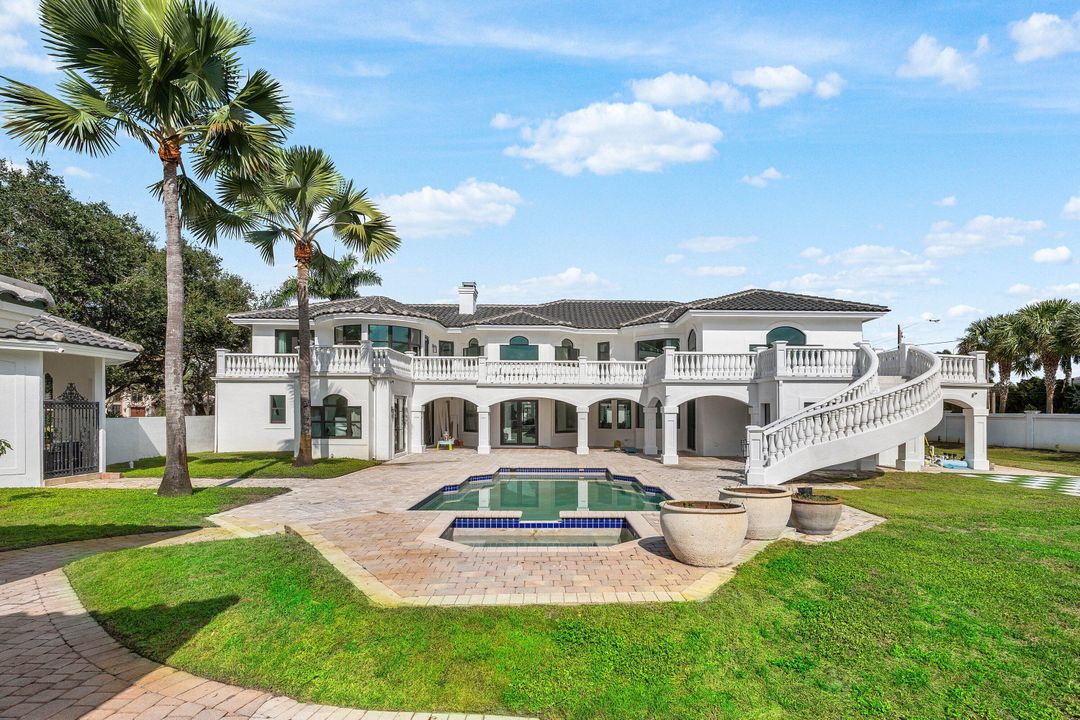 For Sale: $6,995,000 (9 beds, 8 baths, 9479 Square Feet)