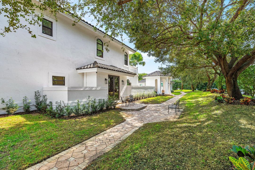 For Sale: $6,995,000 (9 beds, 8 baths, 9479 Square Feet)