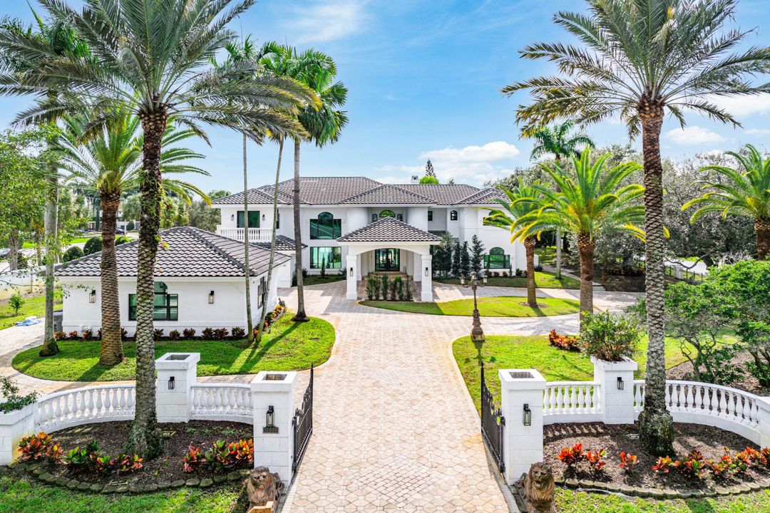 For Sale: $6,995,000 (9 beds, 8 baths, 9479 Square Feet)