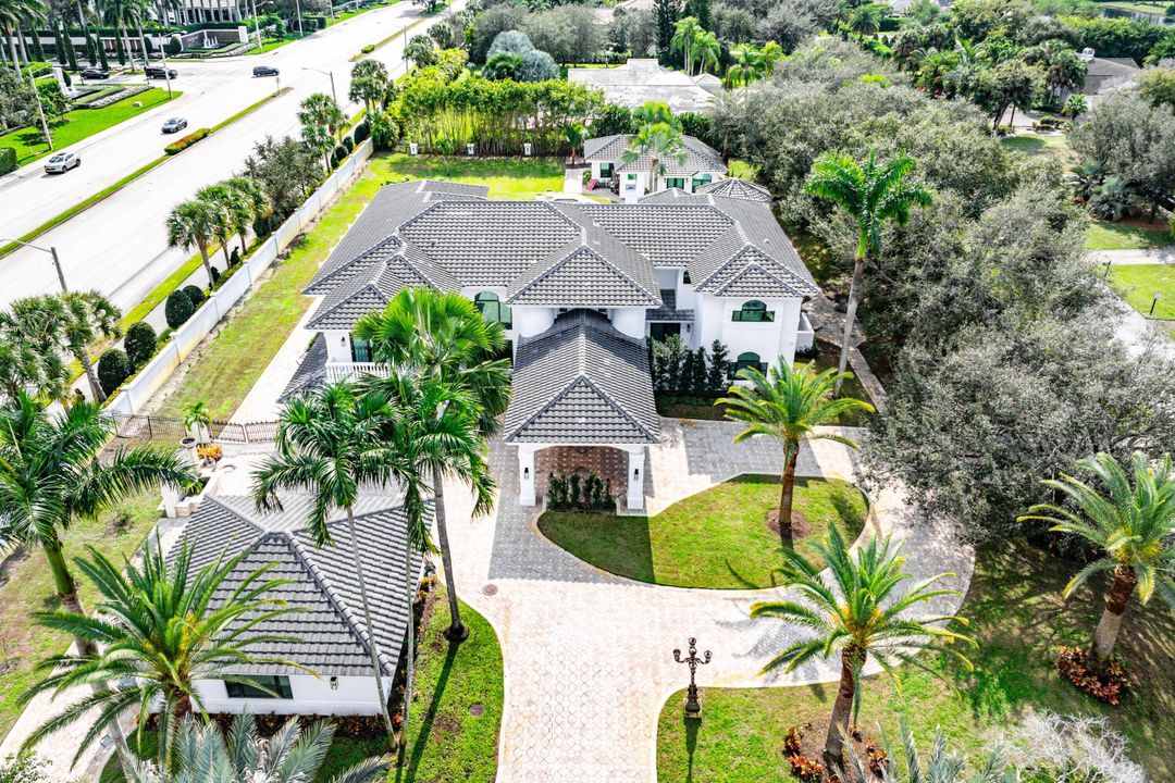 For Sale: $6,995,000 (9 beds, 8 baths, 9479 Square Feet)