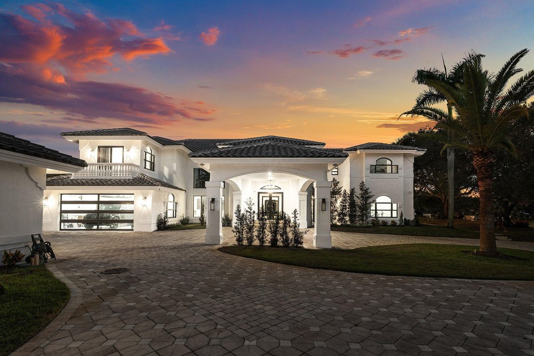 For Sale: $6,995,000 (9 beds, 8 baths, 9479 Square Feet)