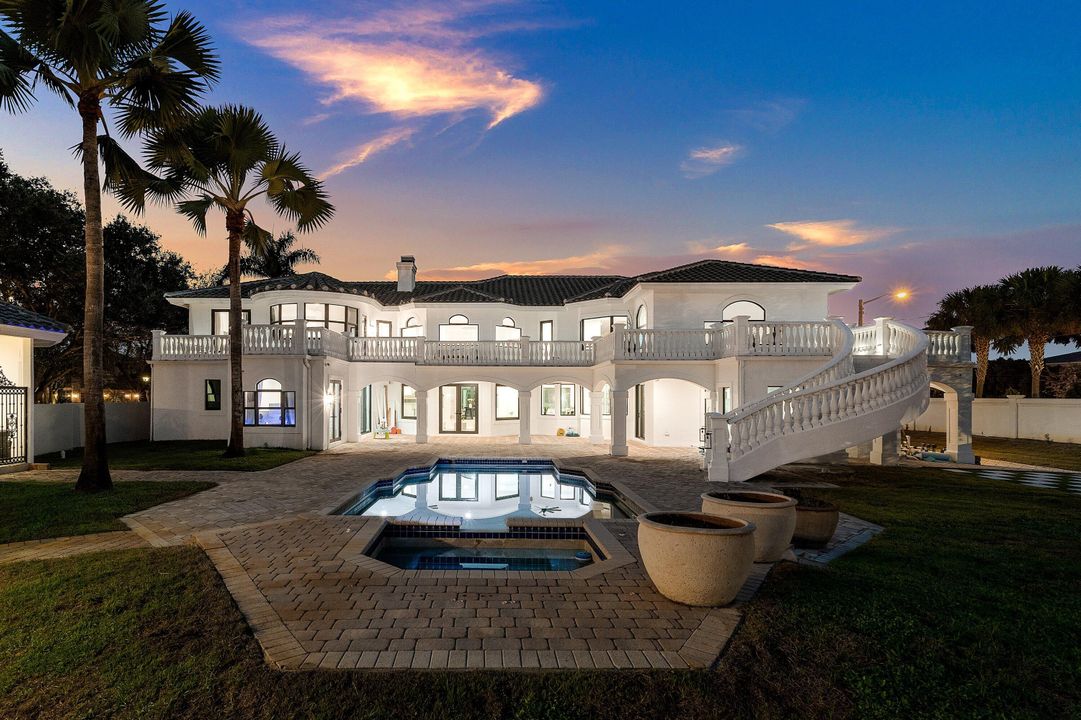 For Sale: $6,995,000 (9 beds, 8 baths, 9479 Square Feet)