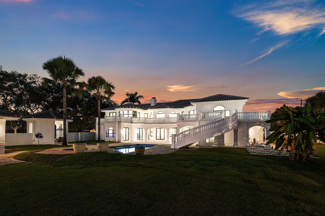 For Sale: $6,995,000 (9 beds, 8 baths, 9479 Square Feet)