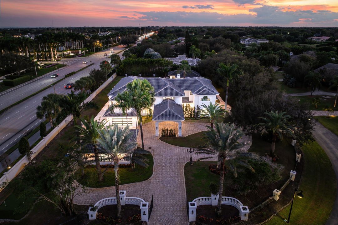 For Sale: $6,995,000 (9 beds, 8 baths, 9479 Square Feet)