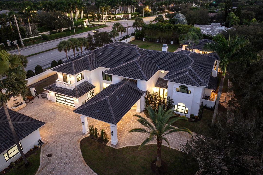 For Sale: $6,995,000 (9 beds, 8 baths, 9479 Square Feet)