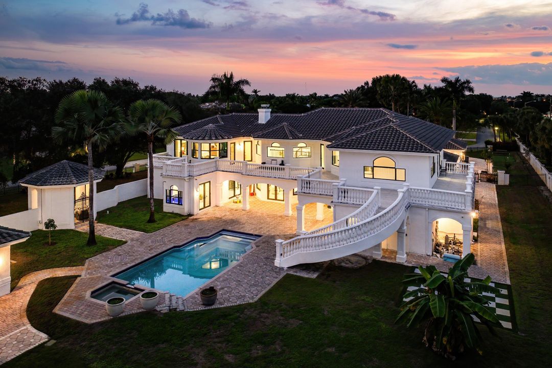 For Sale: $6,995,000 (9 beds, 8 baths, 9479 Square Feet)
