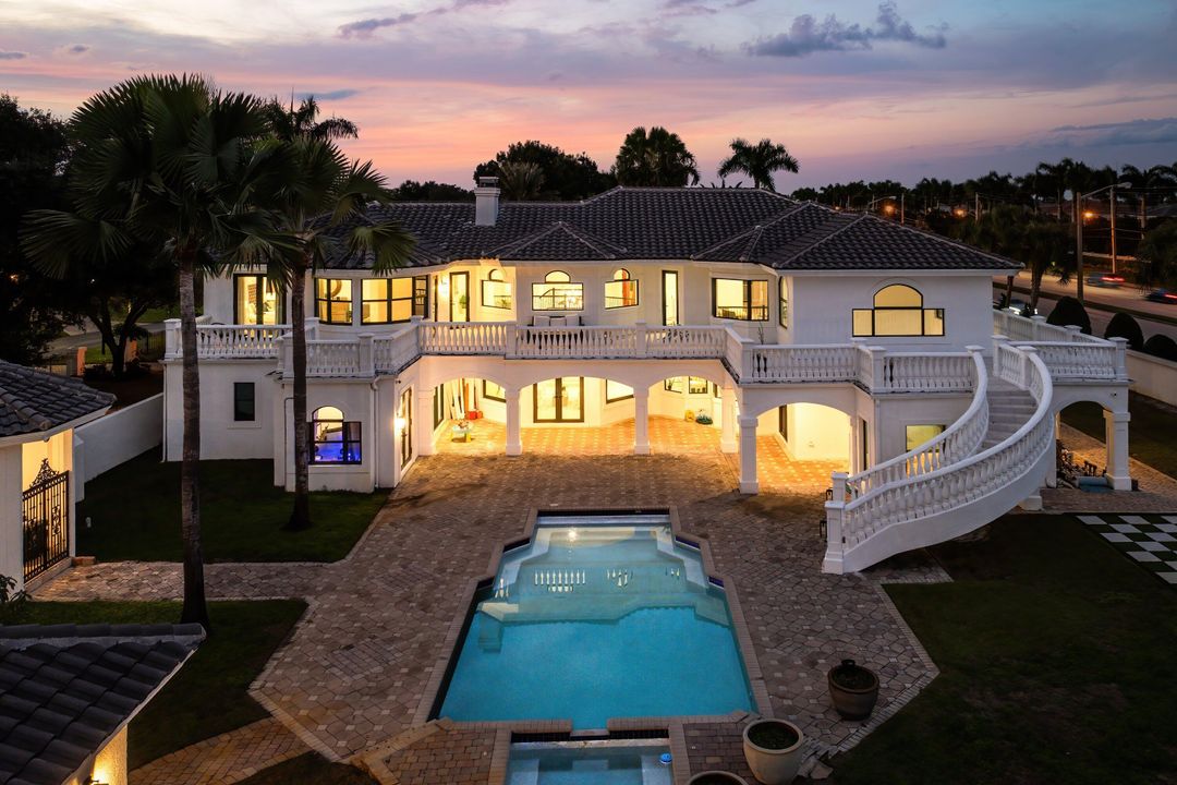 For Sale: $6,995,000 (9 beds, 8 baths, 9479 Square Feet)