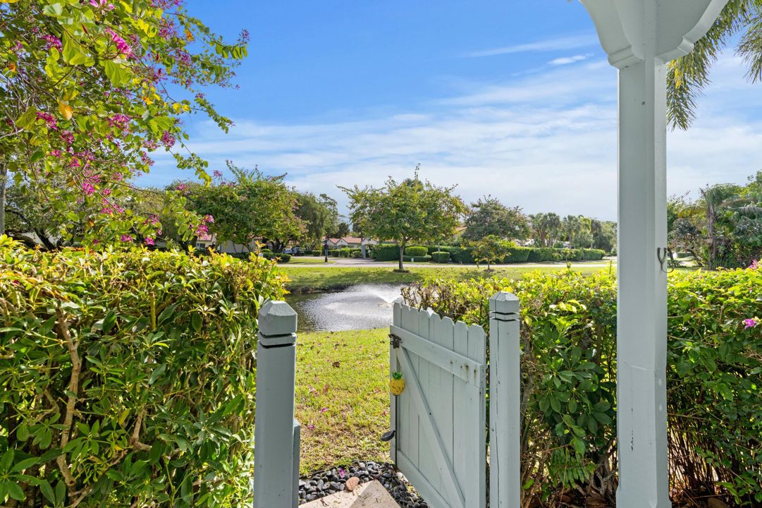 For Sale: $750,000 (1 beds, 1 baths, 725 Square Feet)