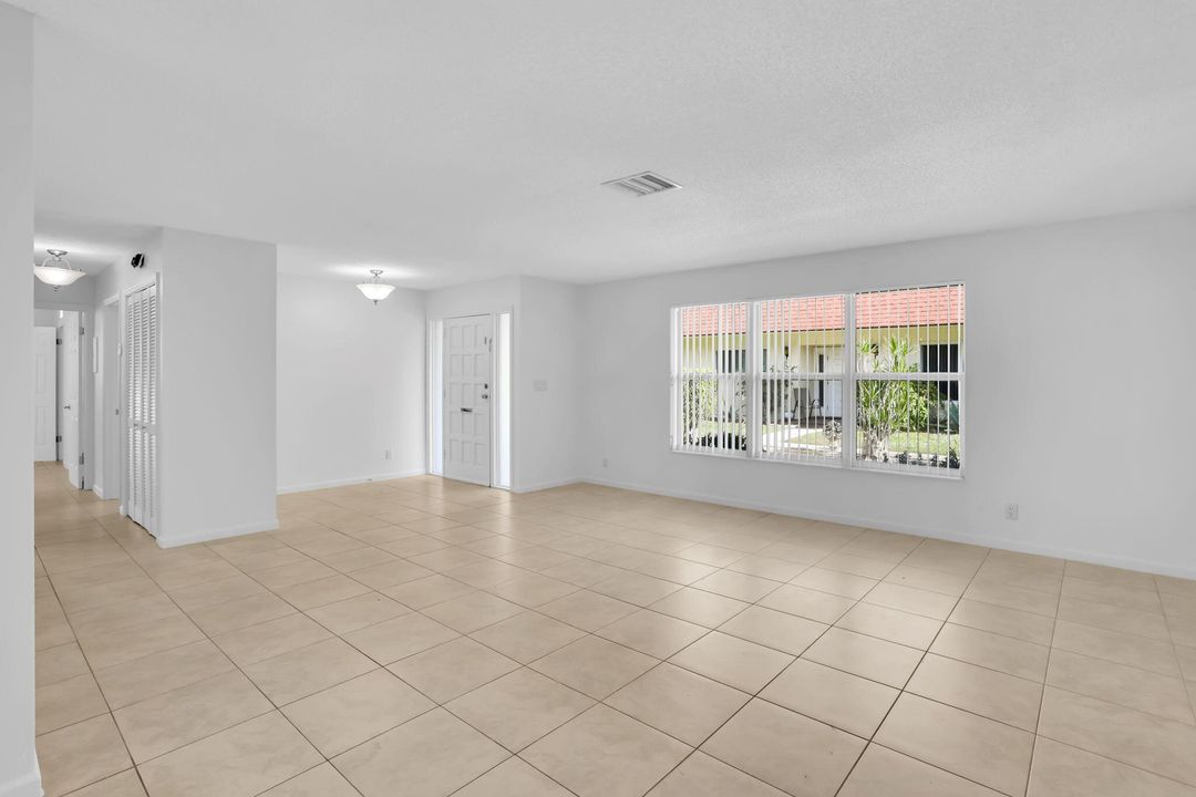 For Rent: $2,750 (2 beds, 2 baths, 2088 Square Feet)