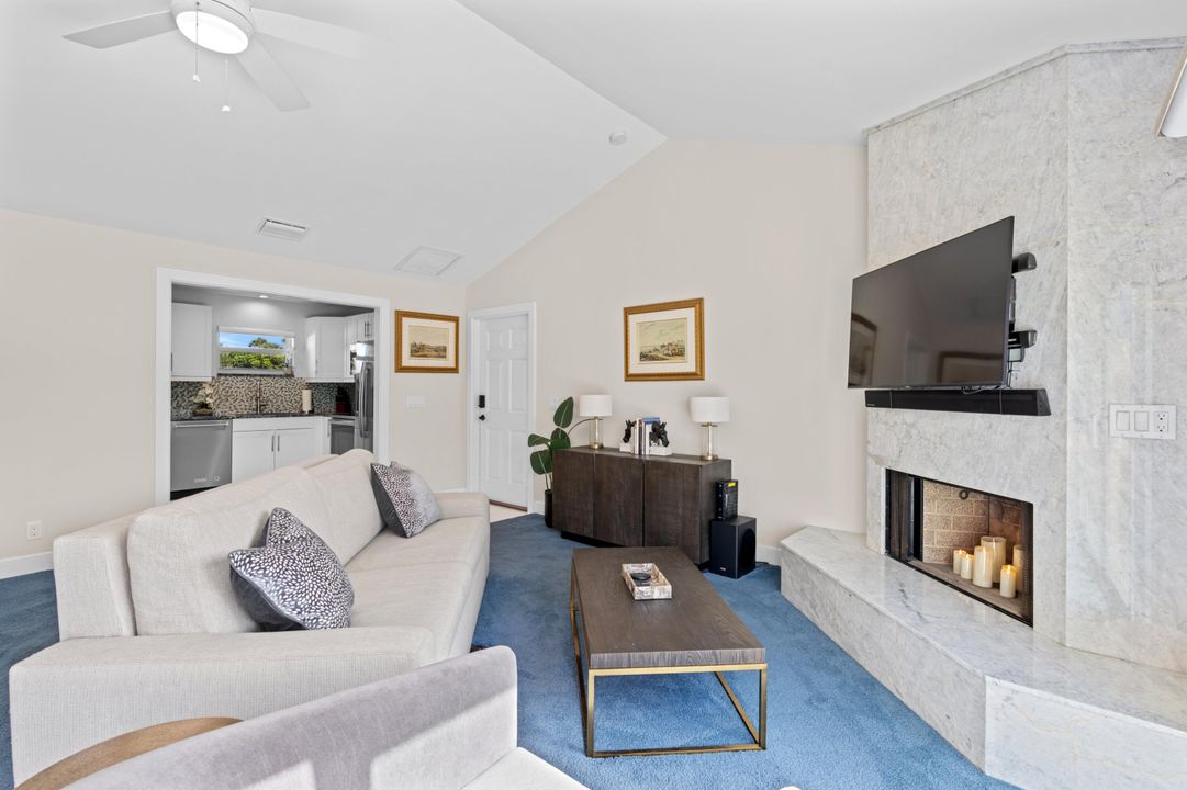 For Sale: $750,000 (1 beds, 1 baths, 725 Square Feet)