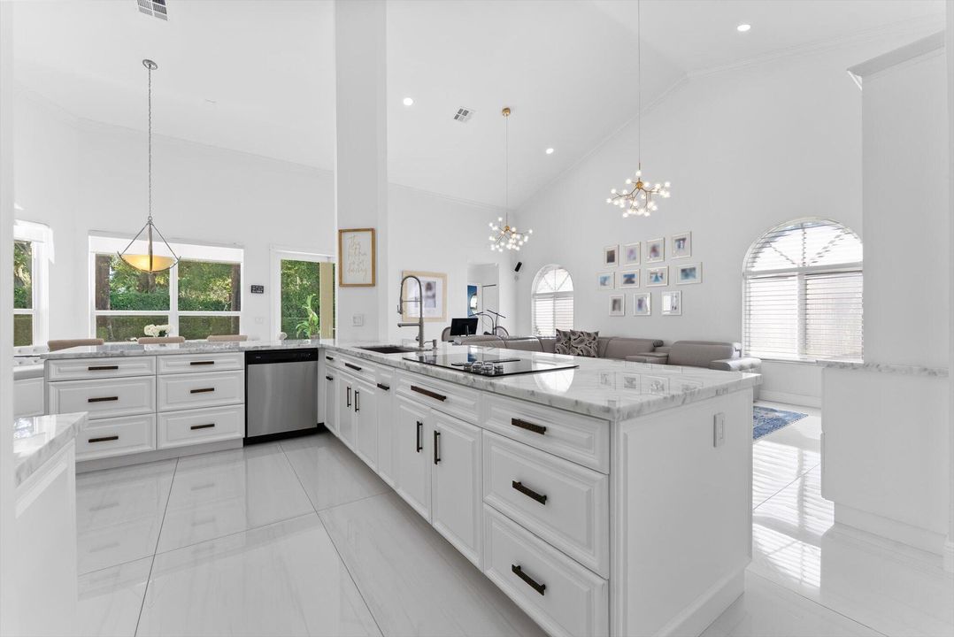 待售: $1,985,000 (5 贝兹, 5 浴室, 4876 平方英尺)