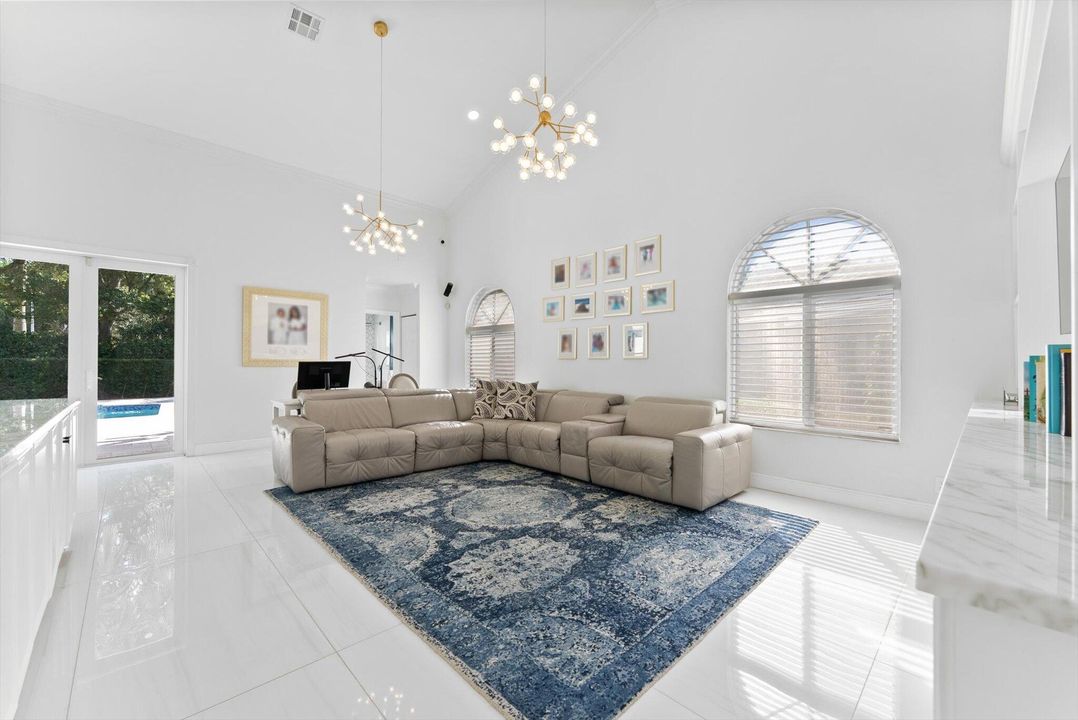 待售: $1,985,000 (5 贝兹, 5 浴室, 4876 平方英尺)