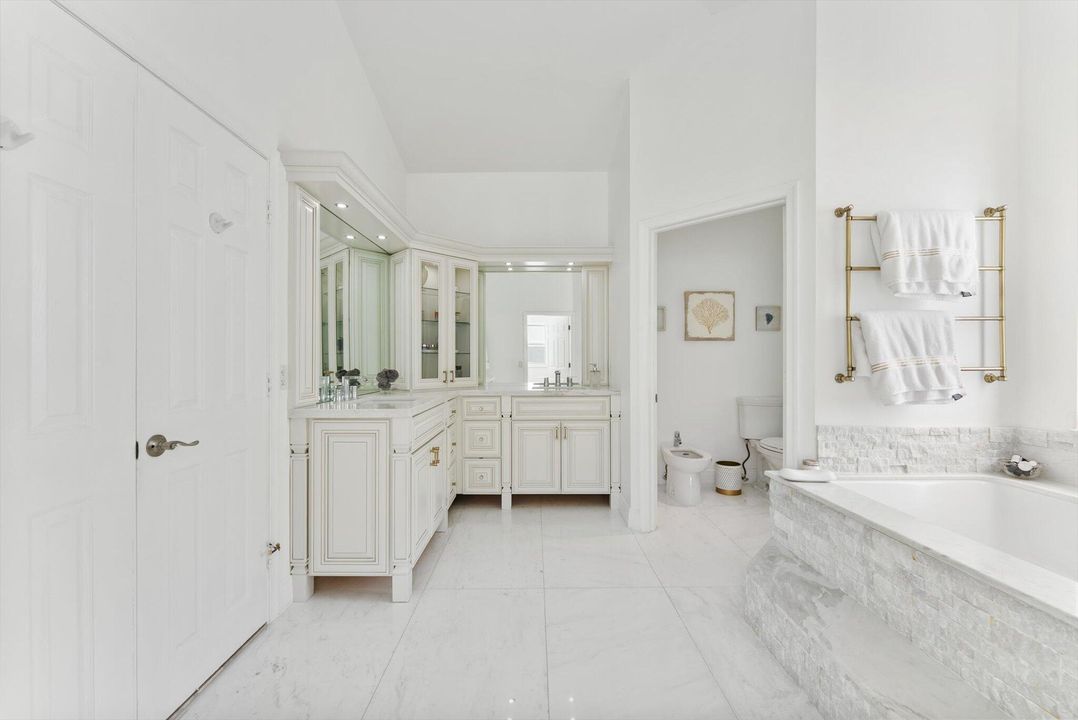 待售: $1,985,000 (5 贝兹, 5 浴室, 4876 平方英尺)