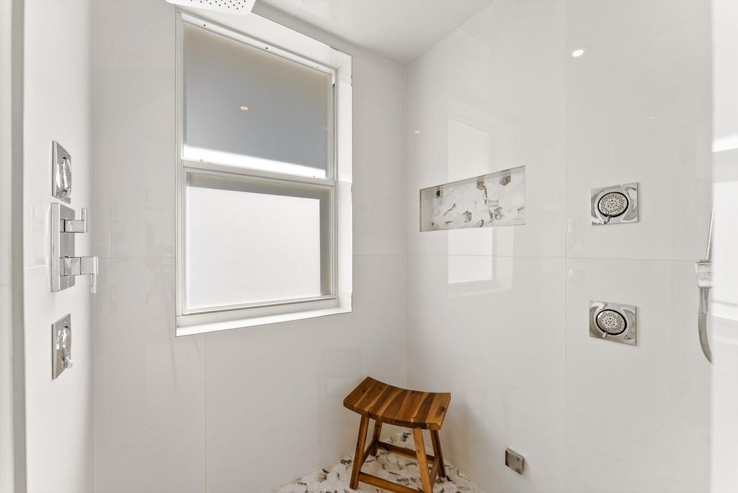 待售: $1,985,000 (5 贝兹, 5 浴室, 4876 平方英尺)