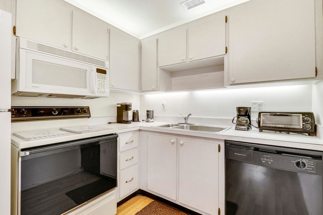 待售: $95,000 (1 贝兹, 1 浴室, 679 平方英尺)